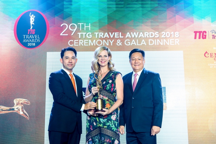 Angie Stephen, Managing Director, Asia Pacific of Royal Caribbean Cruises Ltd. accepting Best Cruise Operator at the 2018 TTG Travel Awards. 