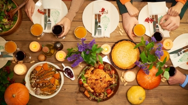How To Celebrate The Ultimate Friendsgiving