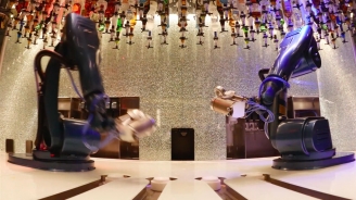 Bionic Bar powered by Makr Shakr Timelapse onboard Quantum of the Seas