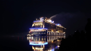 Ovation of the Seas Conveyance from Meyer Werft Shipyard Vinfographic