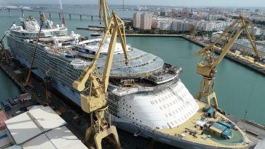 World’s Largest Cruise Ship Gets Amplified: Oasis of the Seas Construction Update
