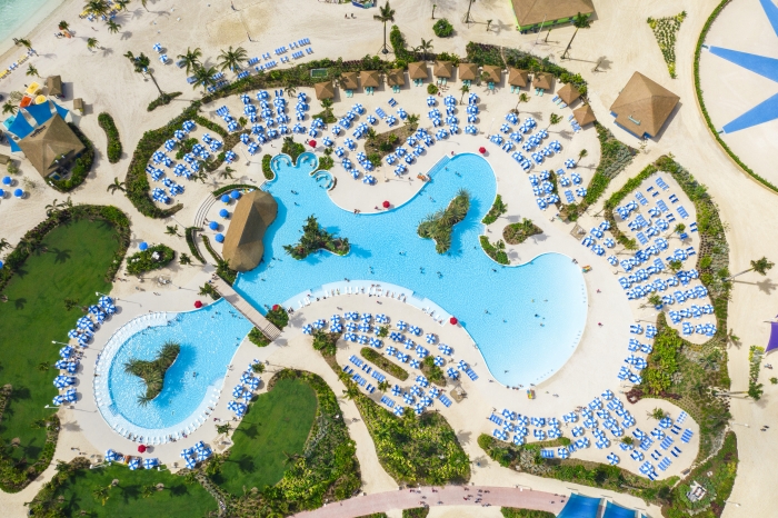May 2019 – Oasis Lagoon, the largest freshwater pool in the Caribbean – gives guests a variety of options to spend time with family, share a few cocktails with friends or simply sit back under the tropical sun.
