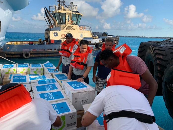 Crewmembers from Royal Caribbean’s Symphony of the Seas unload meals as part of the company’s disaster relief operation to bring relief supplies and 20,000 daily meals to the Freeport, Bahamas community. Meals include sandwiches, proteins with rice and fruits and snacks. Over the next few days additional ships will repeat the process.