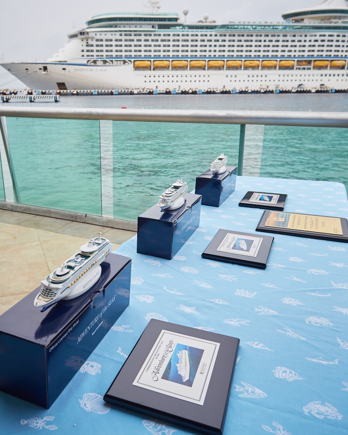 June 2021 – Royal Caribbean returned to Cozumel, Mexico for the first time in 15 months. The cruise line’s executives and Quintana Roo’s authorities exchanged plaques to commemorate the big comeback on Wednesday, June 16.