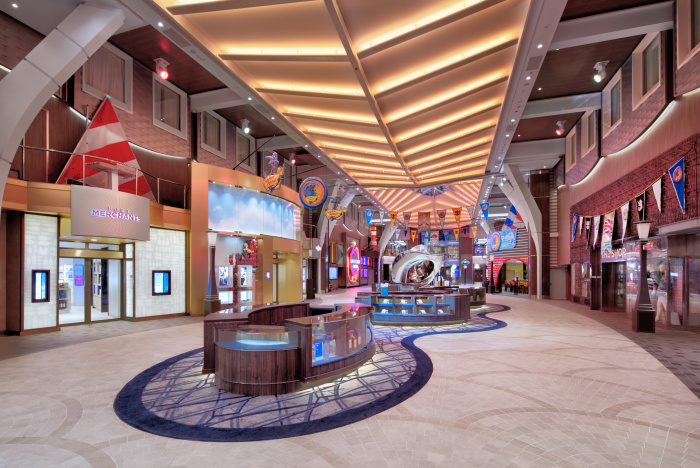 Shopping Mall, Allure of the Seas.