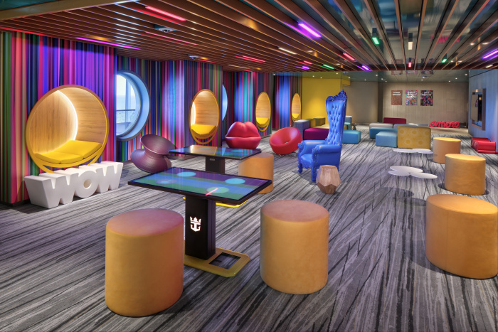 Teens on board Wonder of the Seas can kick back at their very own indoor and outdoor spaces, Social100 and The Patio. In Social100, teens can enjoy hanging out and make new friends while having the latest in music, games and movies at their fingertips.