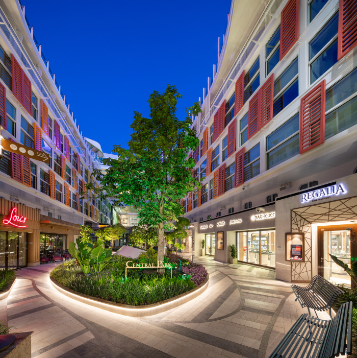 The lush and lively Central Park on Star of the Seas is Royal Caribbean’s signature open-air neighborhood featuring more than 33,000 real plants. There are ways to dine, drink and be entertained with live music at spots like Lou’s and the brand new multi-course experience at Lincoln Park Supper Club. 